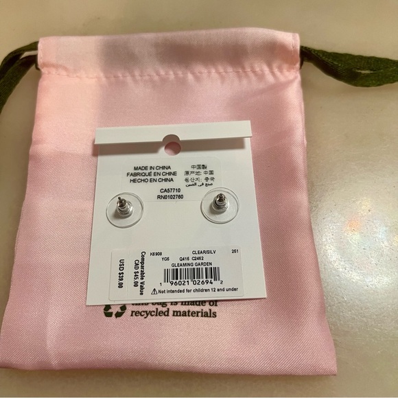 New! Kate Spade Gleaming Gardenia Flower Studs Clear/Silver - Picture 5 of 6